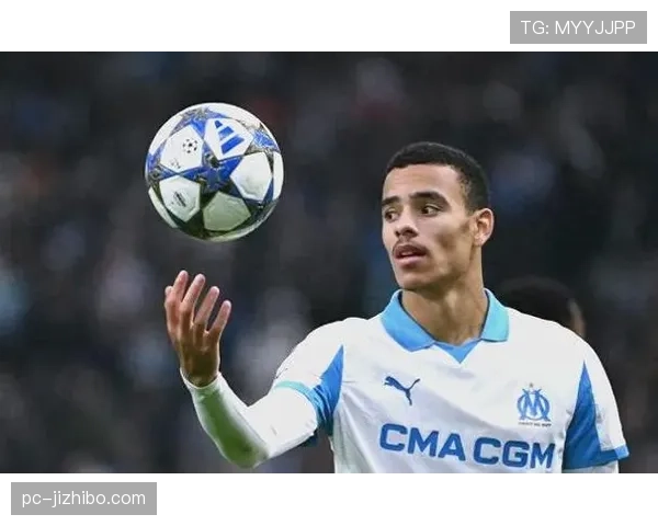 格林伍德进球后指天悼念友人，马赛全队拥抱支持