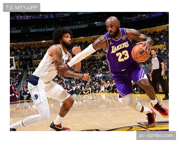 勒布朗·詹姆斯41岁45天达成三双，超越卡尔·马龙成历史第一人